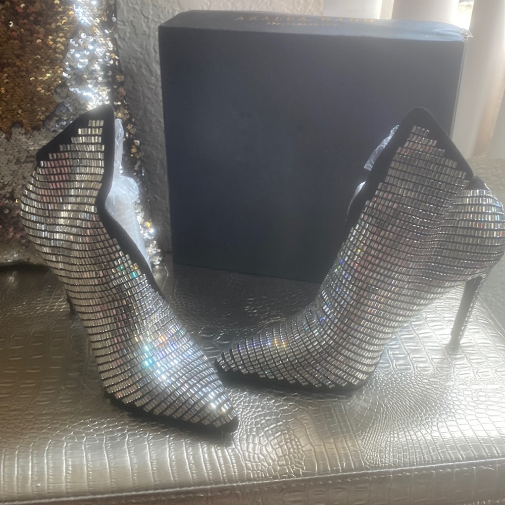 Brand new never been worn in box with this dust bag